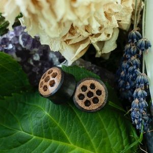 Brown Acrylic Honey Comb Saddle Plugs